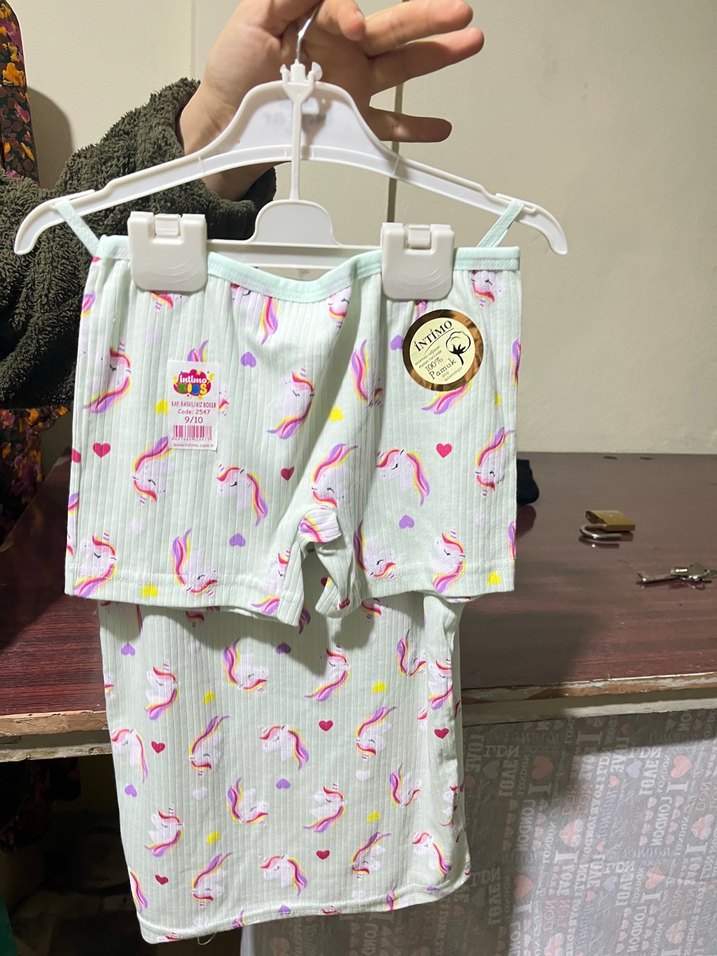 Kız Çocuk Desenli Düğmeli Askılı Üst - Görsel 2