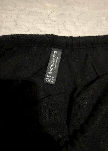 m Beden Stradivarius siyah desenli midi etek
