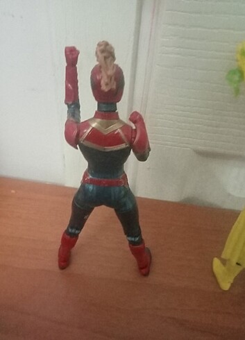 Beden Marvel Legends Captain Marvel