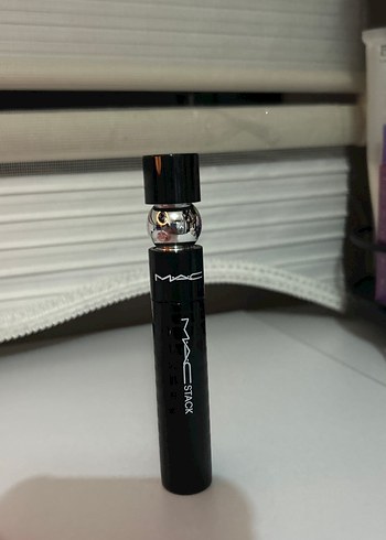 MAC Siyah Maskara - Görsel 3
