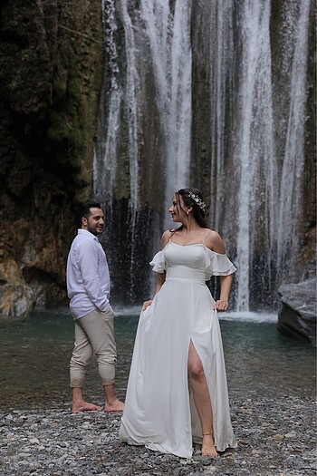Beyaz dış çekim elbisesi