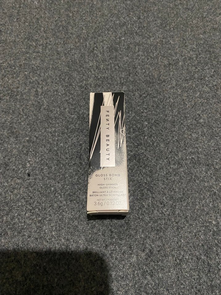 Fenty Beauty Gloss Bomb Stix Nemlendirici Ruj 09-HotChocolit - Görsel 2