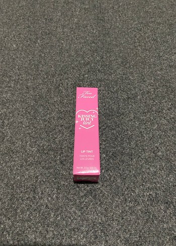 Too Faced Kissing Juicy Tint Renkli Dudak Balsamı - Görsel 2