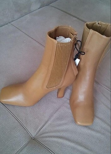35 Beden camel Renk Zara topuklu çizme