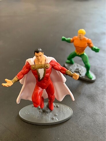 Beden Mattel Lisanslı Shazam ve Aquaman Figür