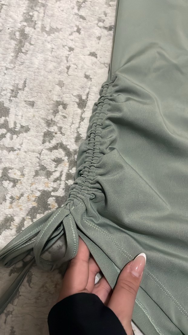 Yeşil şort tulum - Görsel 3