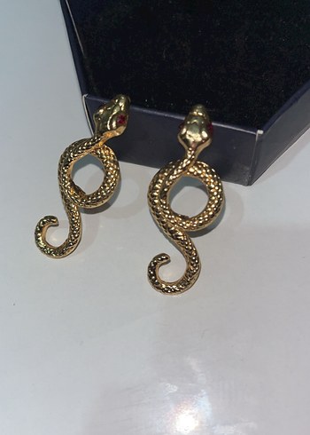 Altın Renk Yılan Figürlü Küpeler - Görsel 3