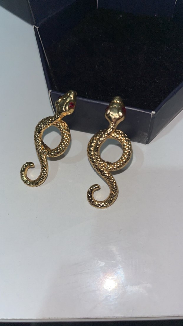 Altın Renk Yılan Figürlü Küpeler - Görsel 3