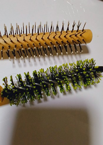 Beden Renk Sarı Saplı ve Ahşap Saç Fırçası Seti