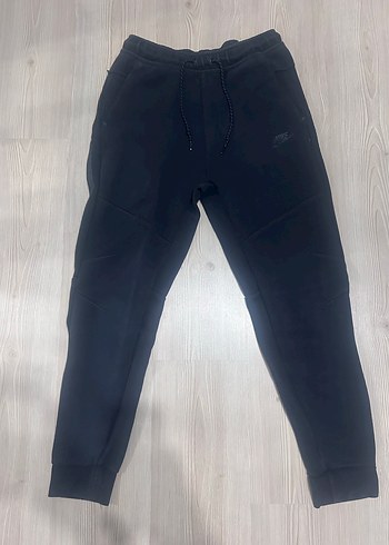 Nike Siyah Nike Tech Fleece Ufak Sikintilari Var