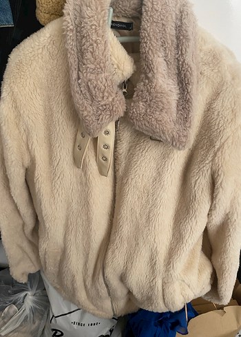 Bej Peluş Detaylı Midi Kadın Ceket