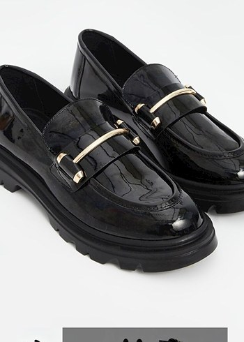 Siyah Parlak Yılan Desenli Tokalı Kadın Loafer - Görsel 2