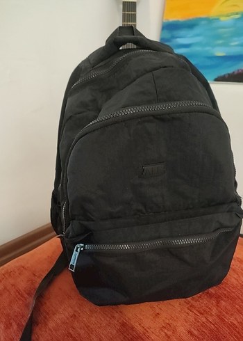 Fermuarlı Siyah okul çantası,sırt çantası.