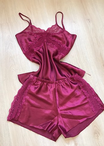 m Beden bordo Renk Bordo İşlemeli Mini Saten Kadın Pijama Takımı
