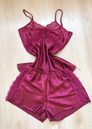 Bordo İşlemeli Mini Saten Kadın Pijama Takımı