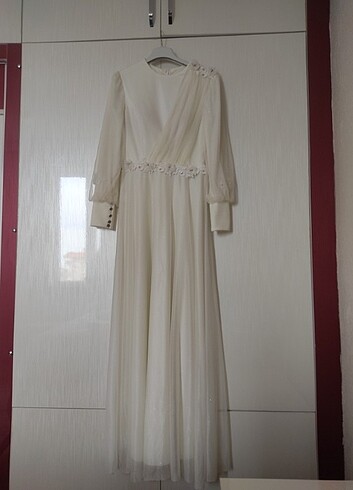 Nikah elbisesi bir kez giyildi .