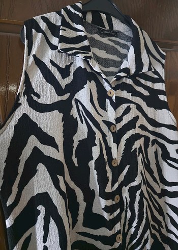 Diğer Düğmeli Zebra Desenli Kolsuz Elbise
