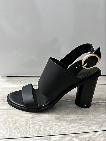 H&M Siyah Topuklu Ayakkabı