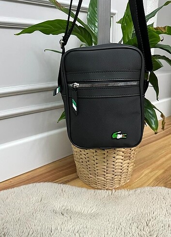 Lacoste erkek omuz cantasi 