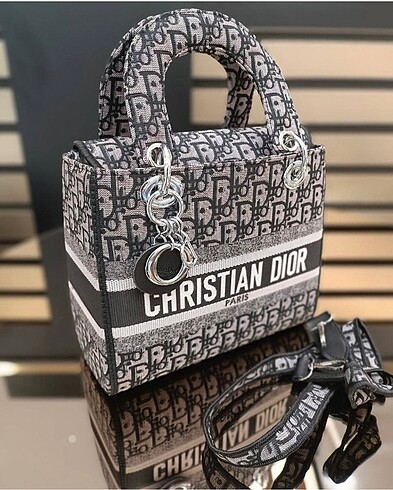 CHRISTIAN DIOR ASKILI ÇANTA