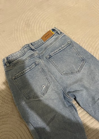 Stradivarius Mom Slim Yırtık jean - Görsel 2