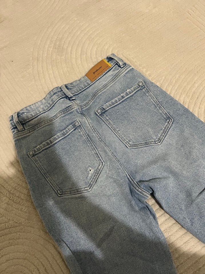 Stradivarius Mom Slim Yırtık jean - Görsel 2