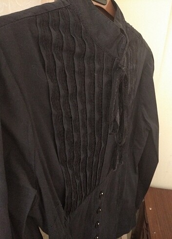 Siyah dantel fisto detaylı gömlek 