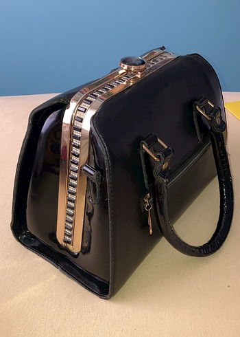 Klasik Siyah Deri Tokalı Kadın Çanta - Görsel 2