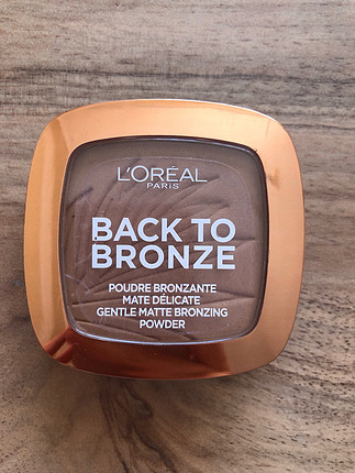 universal Beden Loreal back to bronze bronzer 