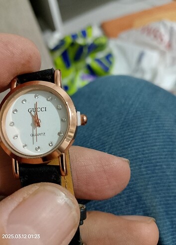 Yeni sıfır markalı etikette kurma kolu kilit mekanizması takılı