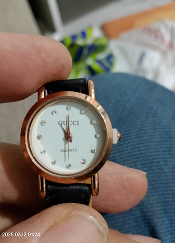 Gucci Yeni sıfır markalı etikette kurma kolu kilit mekanizması takılı