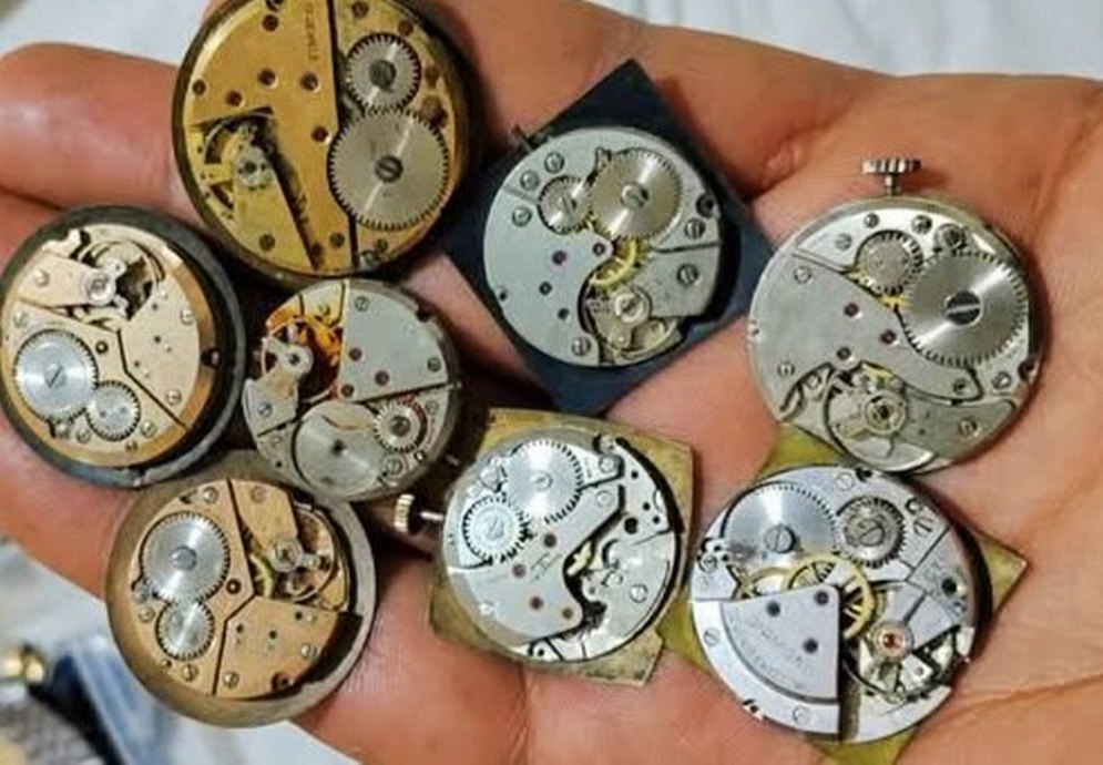 Dönem ürünü koleksiyonluk kurmalı mekanik kol saatlerimiz - Görsel 3