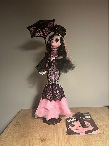 Monster High Draculaura Collector