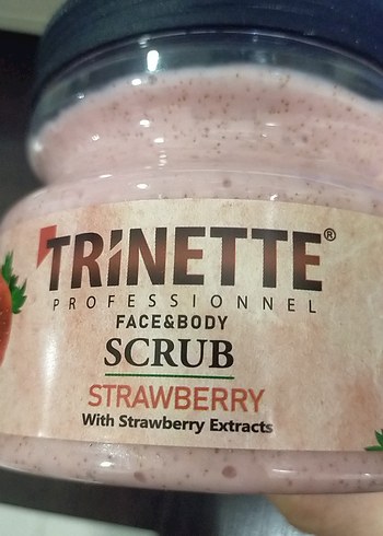 Trinette Çilek Özlü Vücut ve Yüz Peelingi 500ml - Görsel 2