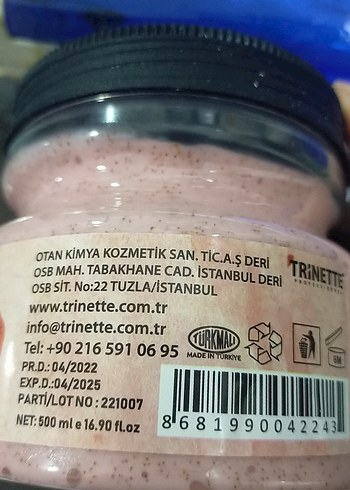 Trinette Çilek Özlü Vücut ve Yüz Peelingi 500ml - Görsel 3