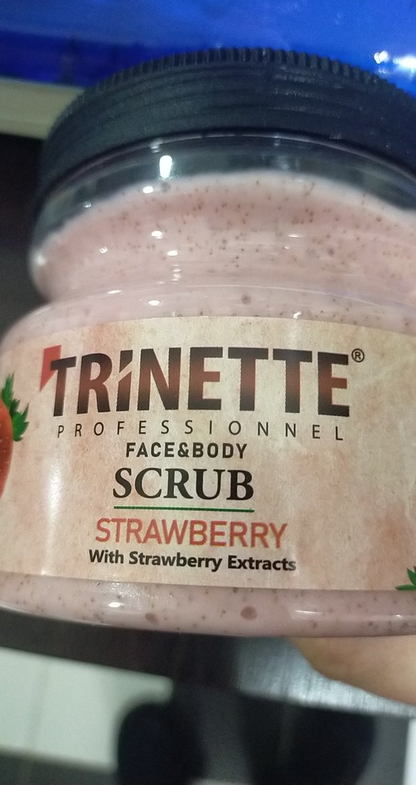 Trinette Çilek Özlü Vücut ve Yüz Peelingi 500ml - Görsel 2