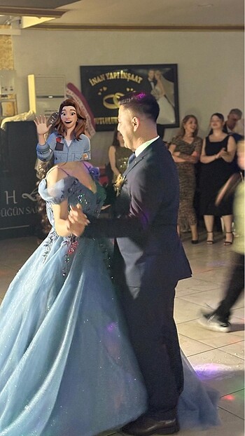 Nişan elbisesi