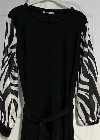 Zebra Desenli Kemerli Siyah Uzun Elbise - Görsel 3