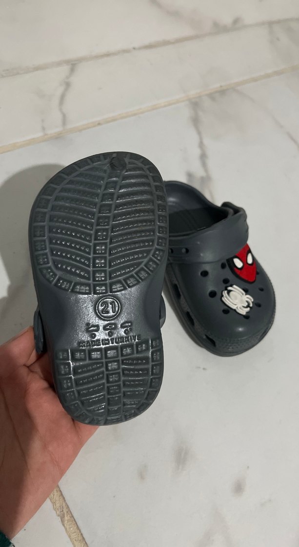 Gri Örümcek Adam Baskılı Erkek Çocuk Terlik - Görsel 3