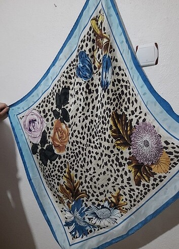 Aker Eşarp