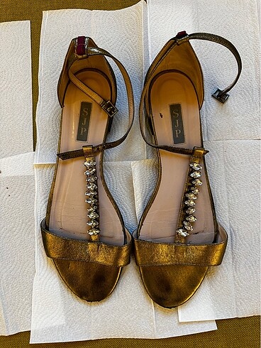 SJP SARAH JESSICA PARKER GOLD SANDALET