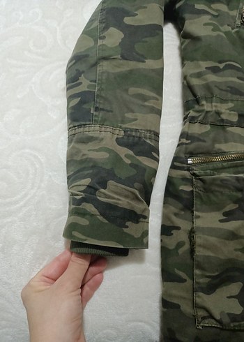 Gri Kamuflaj Desenli Kürklü Kadın Mont - Görsel 4