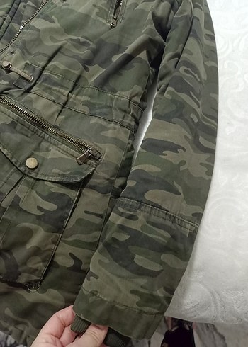 Gri Kamuflaj Desenli Kürklü Kadın Mont - Görsel 9