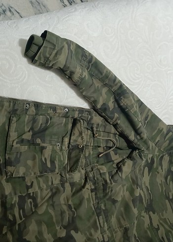 Gri Kamuflaj Desenli Kürklü Kadın Mont - Görsel 13