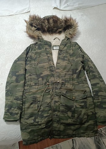 Gri Kamuflaj Desenli Kürklü Kadın Mont - Görsel 10