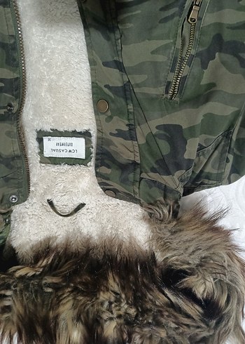 Gri Kamuflaj Desenli Kürklü Kadın Mont - Görsel 6