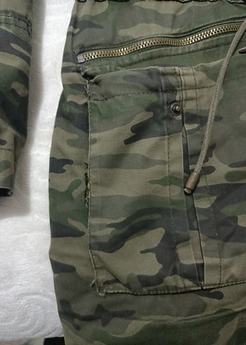 Gri Kamuflaj Desenli Kürklü Kadın Mont - Görsel 3