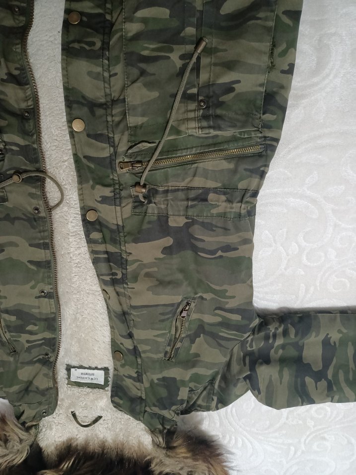 Gri Kamuflaj Desenli Kürklü Kadın Mont - Görsel 5