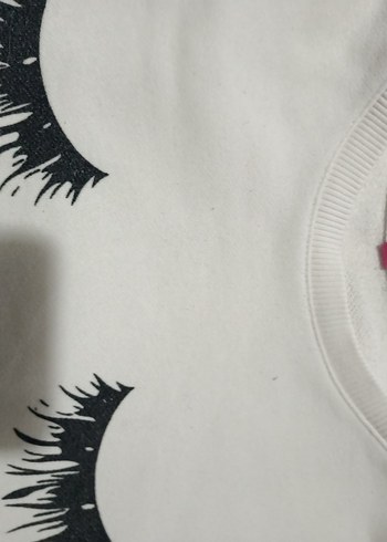 Gri Kirpik ve Kırmızı Dudak Baskılı Tişört - Görsel 2