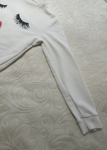 Gri Kirpik ve Kırmızı Dudak Baskılı Tişört - Görsel 13